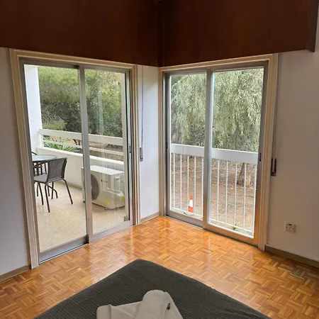 River Court, Flat 8 شقة