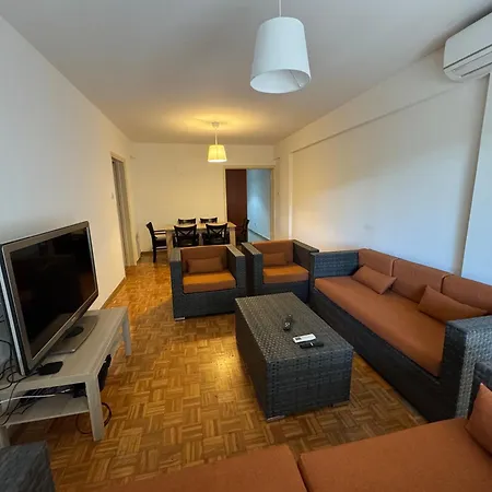 River Court, Flat 8 شقة *